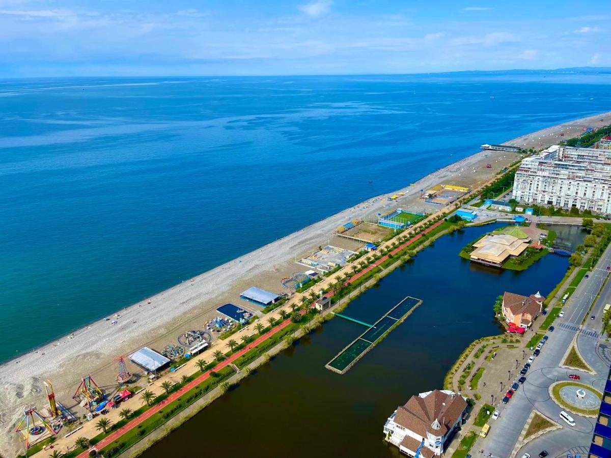 Hellobatumi Aparthotel Bagian luar foto