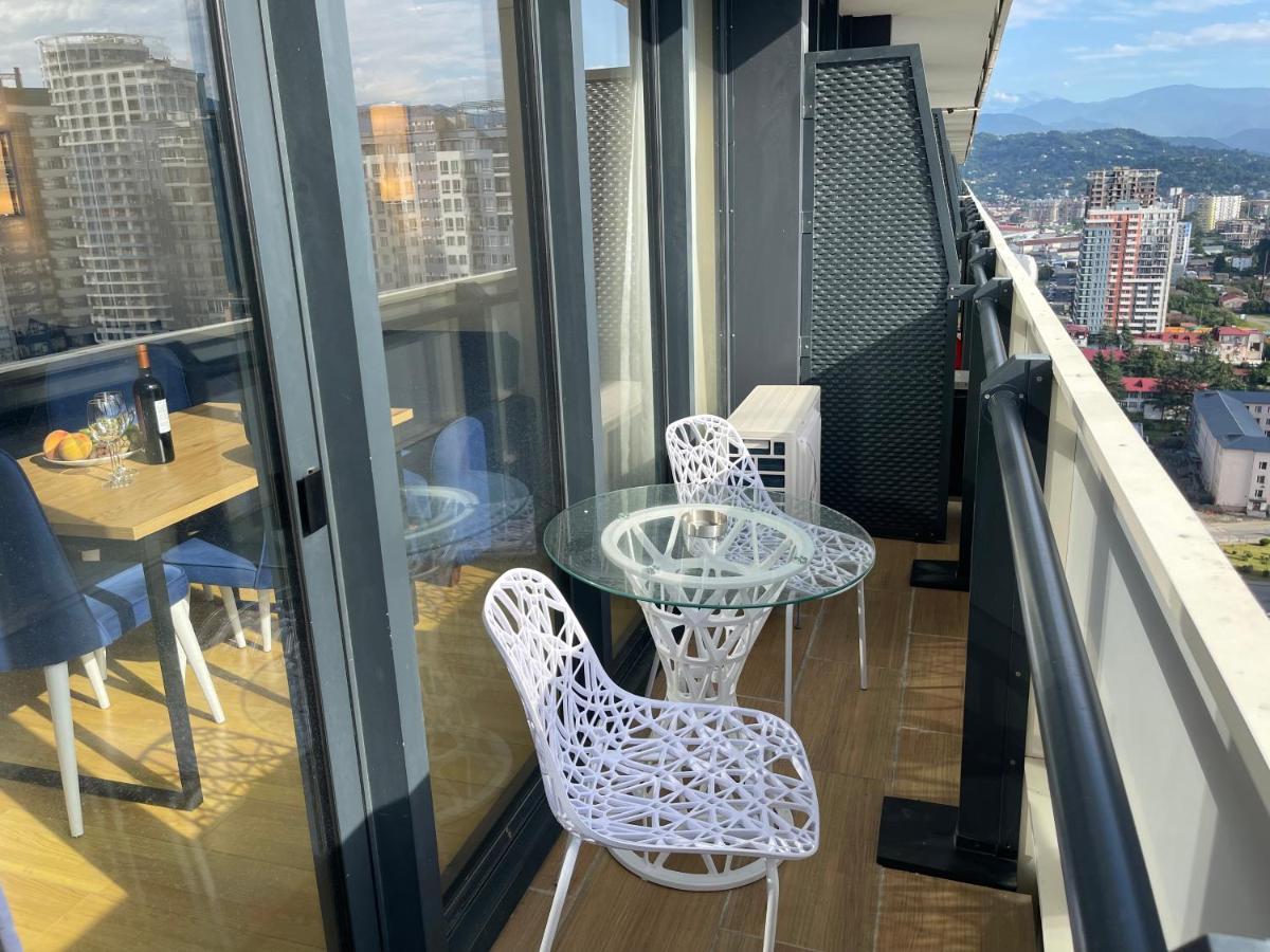 Hellobatumi Aparthotel Bagian luar foto