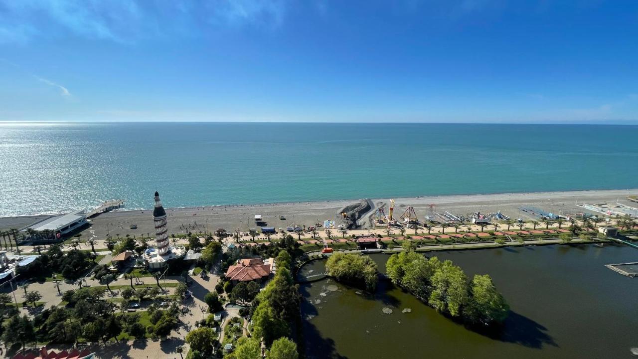 Hellobatumi Aparthotel Bagian luar foto