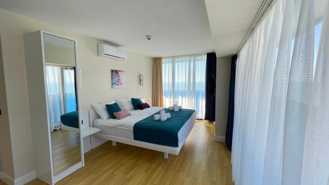 Hellobatumi Aparthotel Bagian luar foto