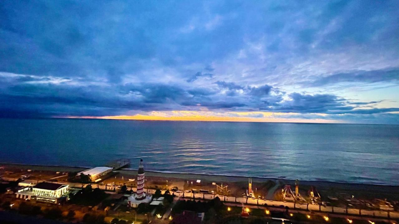 Hellobatumi Aparthotel Bagian luar foto