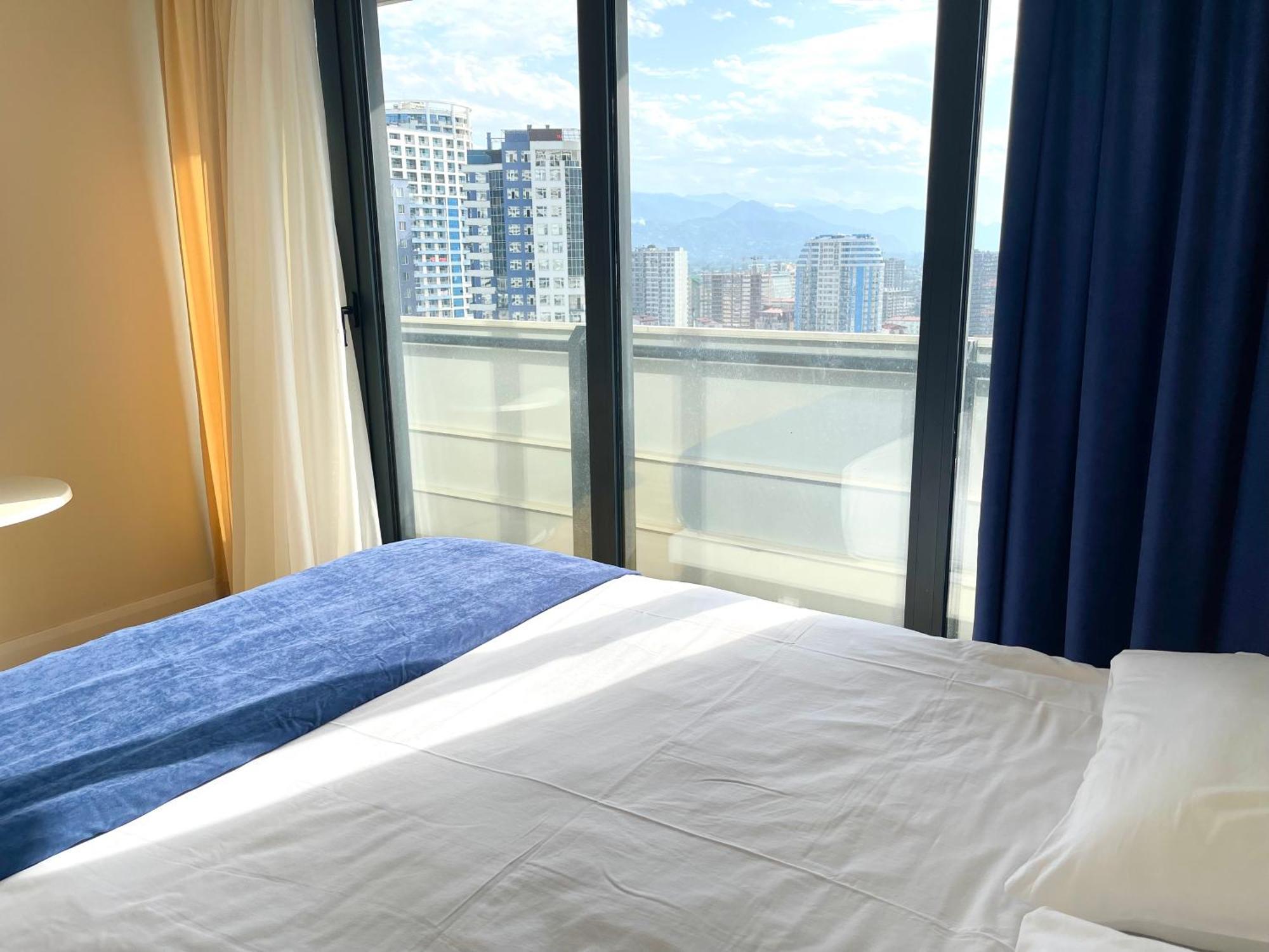 Hellobatumi Aparthotel Bagian luar foto